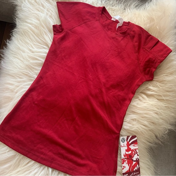 *Sold* BNWT Tech T-Shirt - Picture 3 of 5